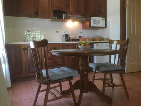 Wine And Roses Bed And Breakfast - Go Out 2