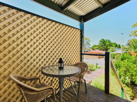 Wine And Roses Bed And Breakfast - Go Out 12