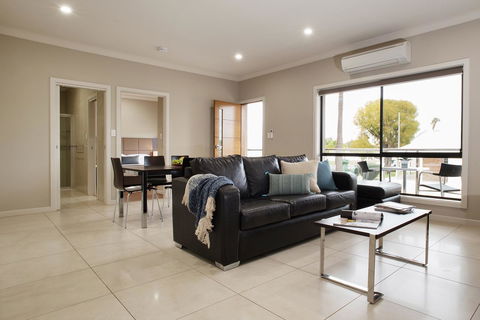 Renmark Holiday Apartments - Pubs and Clubs 1
