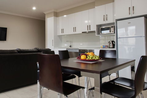 Renmark Holiday Apartments - Pubs and Clubs 2