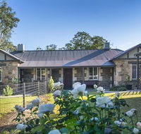 Stoneleigh Cottage Bed and Breakfast - Pubs and Clubs