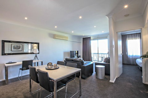 Adelaide DressCircle Apartments - Archer Street - Go Out 0