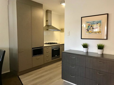 Adelaide DressCircle Apartments - Archer Street - Go Out 1