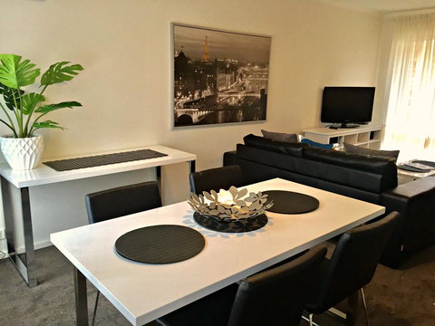 Adelaide DressCircle Apartments - Archer Street - Go Out 26