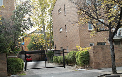 Adelaide DressCircle Apartments - Archer Street - Go Out 24