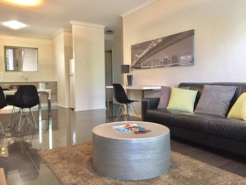 Adelaide DressCircle Apartments - Archer Street - Go Out 7