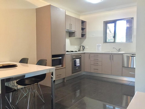 Adelaide DressCircle Apartments - Archer Street - Go Out 11