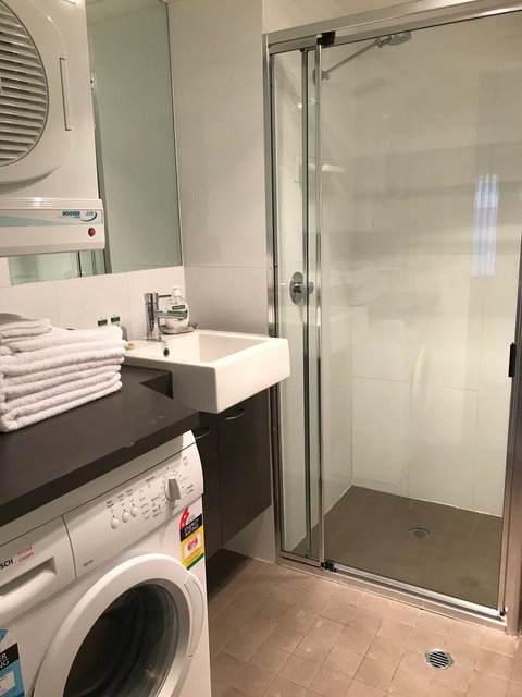 Adelaide DressCircle Apartments - Archer Street - Go Out 3