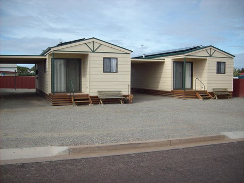 Jacko's Holiday Cabins - Pubs and Clubs 7
