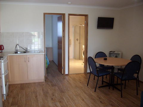 Jacko's Holiday Cabins - Pubs and Clubs 3