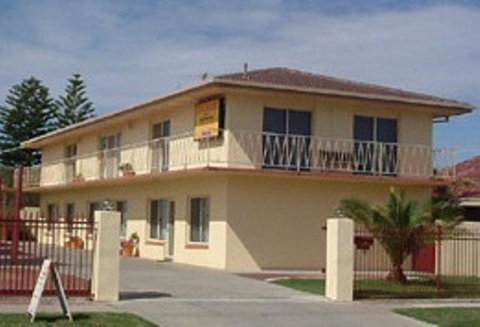 Esplanade Apartments At West Beach - Pubs and Clubs 1