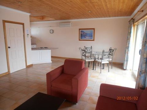 Esplanade Apartments At West Beach - Pubs and Clubs 2