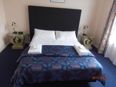 Esplanade Apartments At West Beach - Pubs and Clubs 11