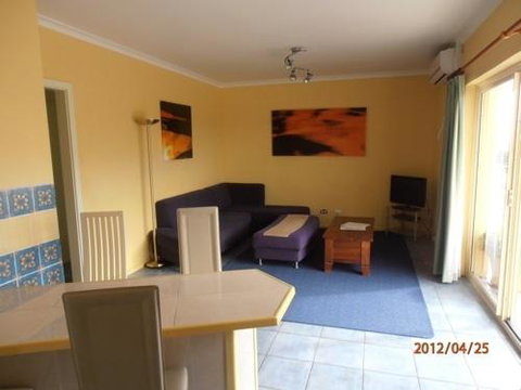 Esplanade Apartments At West Beach - Pubs and Clubs 3