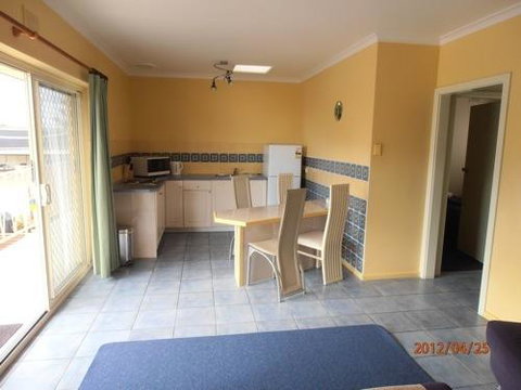 Esplanade Apartments At West Beach - Pubs and Clubs 6