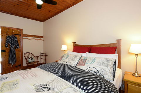 Trafalgar Premium Vintage Suites - Go Out 23