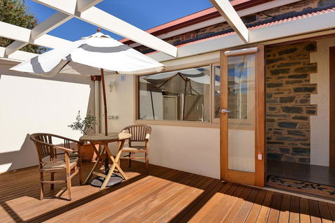 Trafalgar Premium Vintage Suites - Go Out 13