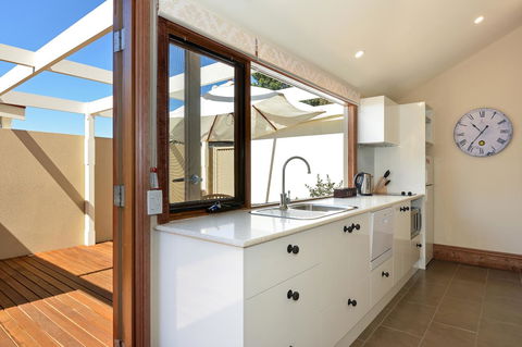 Trafalgar Premium Vintage Suites - Go Out 12