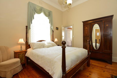 Trafalgar Premium Vintage Suites - Go Out 6
