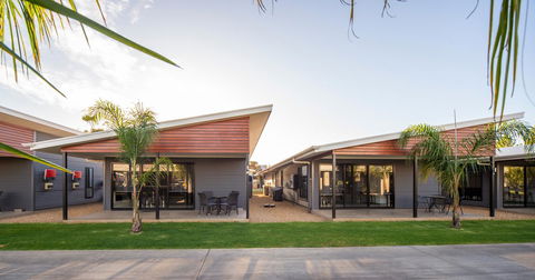 Paringa Resort - Pubs and Clubs 11