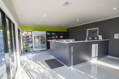 Paringa Resort - Pubs and Clubs 10
