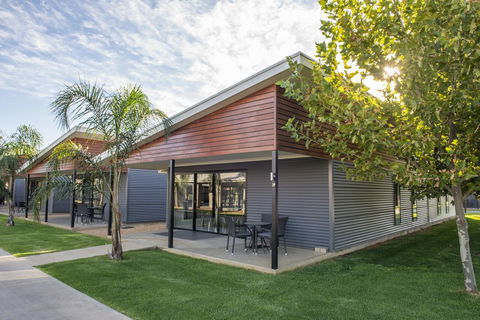 Paringa Resort - Pubs and Clubs 0