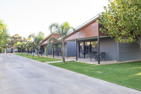 Paringa Resort - Pubs and Clubs 4