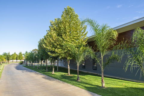 Paringa Resort - Pubs and Clubs 16