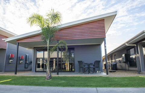 Paringa Resort - Pubs and Clubs 8