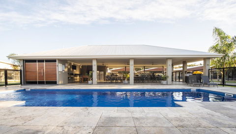 Paringa Resort - Pubs and Clubs 1