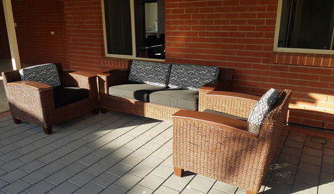 Aldinga Beach Overnighter Or Getaway Home - Pubs and Clubs 3