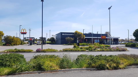Aldinga Beach Overnighter Or Getaway Home - Pubs and Clubs 38