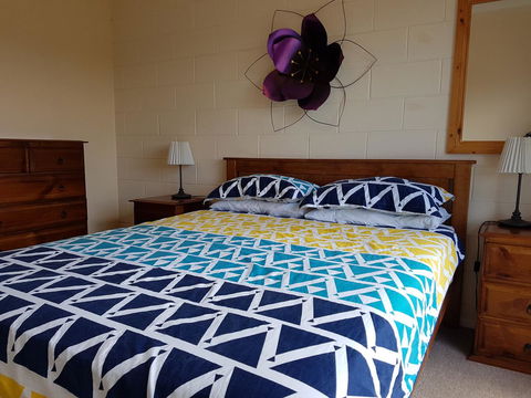 Marion Bay Holiday Villas - Pubs and Clubs 13