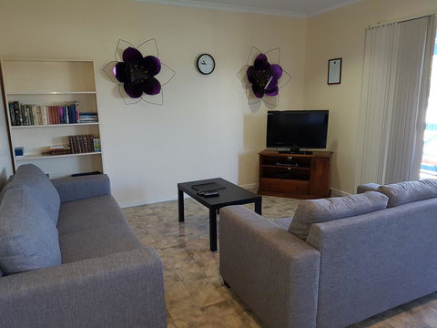 Marion Bay Holiday Villas - Pubs and Clubs 11