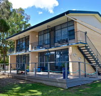 Longbeach Apartments - Pubs and Clubs