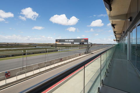 Rydges Pit Lane - Go Out 1