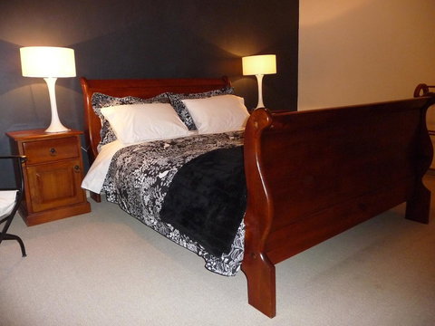 Country Bakehouse Accommodation - Pubs and Clubs 3