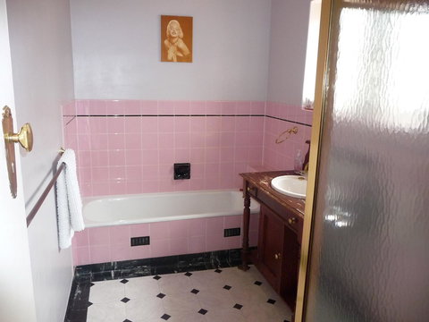 Country Bakehouse Accommodation - Pubs and Clubs 17