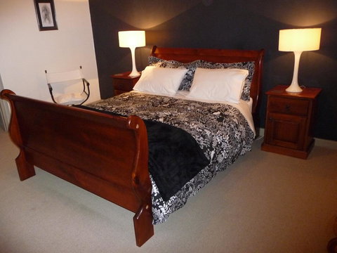 Country Bakehouse Accommodation - Pubs and Clubs 11