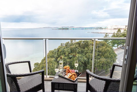 Port Lincoln Hotel - Pubs and Clubs 13
