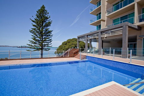 Port Lincoln Hotel - Pubs and Clubs 0