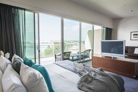 Port Lincoln Hotel - Pubs and Clubs 36