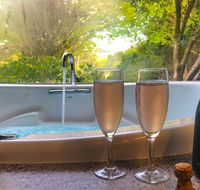 Adelaide Hills Retreats - Pubs and Clubs
