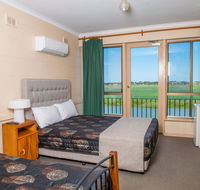 Tailem Bend Riverside Hotel - Pubs and Clubs