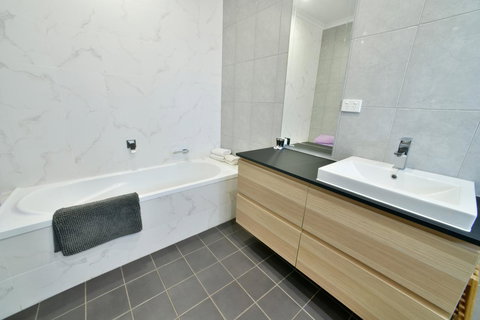 Great Northern Lodge - Go Out 3