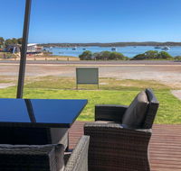 Beachview - Pubs and Clubs