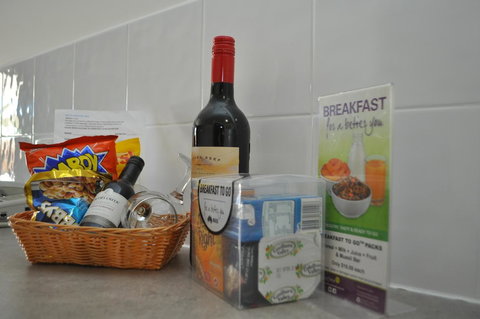 Keith Motor Inn - Pubs and Clubs 13