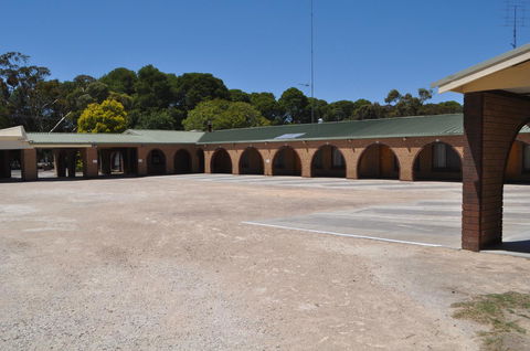 Keith Motor Inn - Pubs and Clubs 14