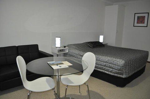 Keith Motor Inn - Pubs and Clubs 11