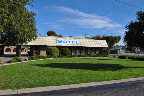 Keith Motor Inn - Pubs and Clubs 7